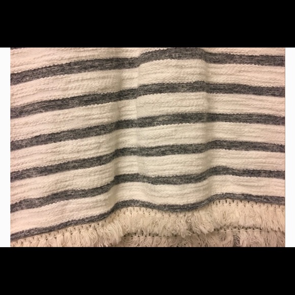 ⭐️3 for $30 🎉 Loft Lounge striped fringed s/s sweater small Ann Taylor - Picture 4 of 4